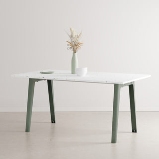 NEW MODERN Recycled Plastic Esstisch